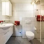 Moselromantik-hotel Zum Loewen Отель Эдигер-Эллер