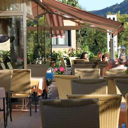 Moselromantik-hotel Zum Loewen ホテル