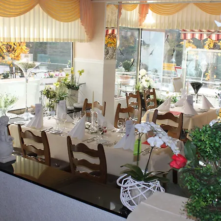 ホテル Moselromantik-hotel Zum Loewen