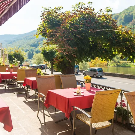 ホテル Moselromantik-hotel Zum Loewen 3*