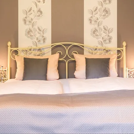 Hotel Moselromantik-hotel Zum Loewen 3*