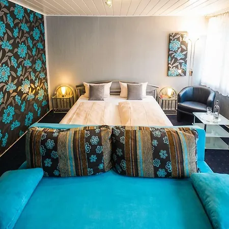 Moselromantik-hotel Zum Loewen ホテル