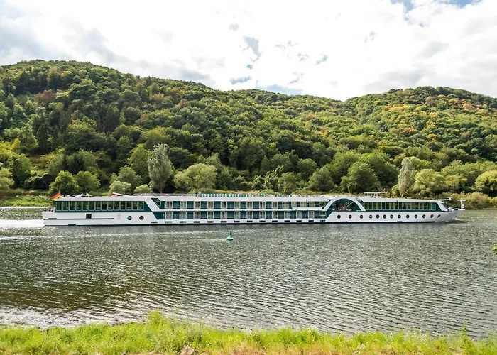 Moselromantik-hotel Zum Loewen 3*