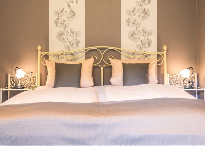 Hotel Moselromantik-hotel Zum Loewen 3*